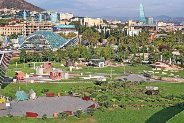 أفضل نوع عقار للاستثمار في جورجيا 2026 | العقارات الجاهزة أم تحت الإنشاء؟